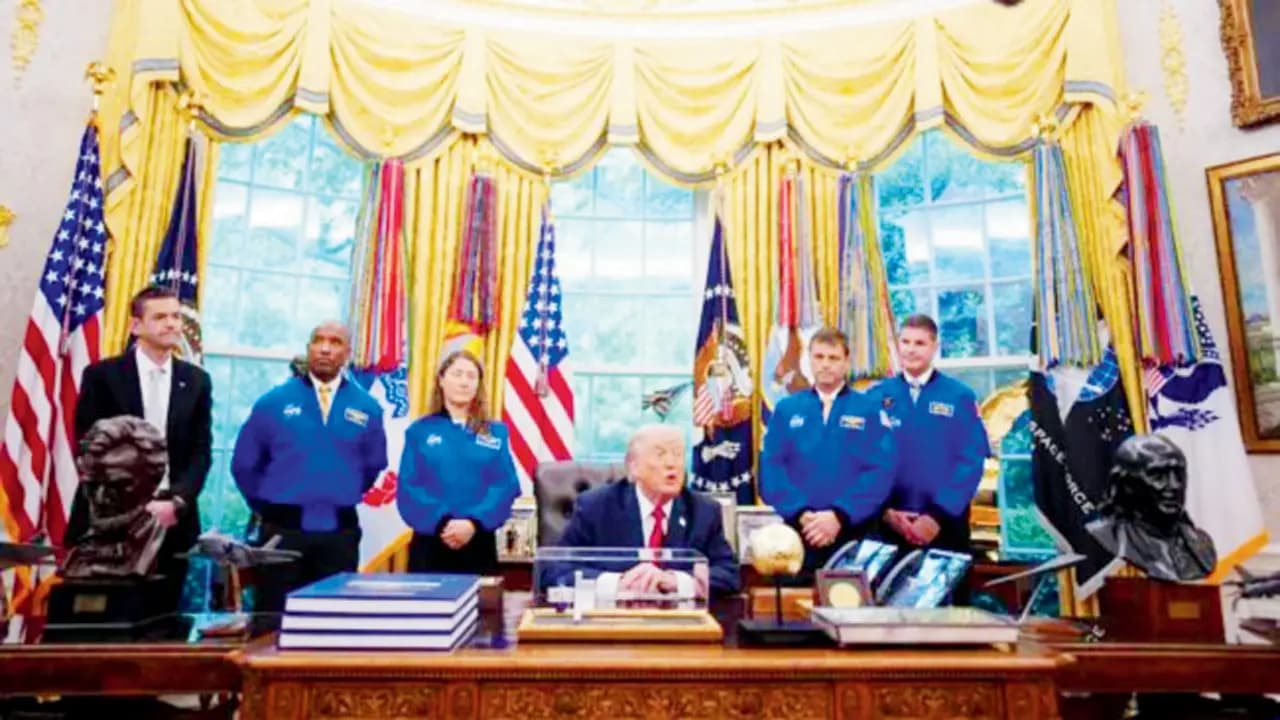 Artemis 2 crew at Oval Office
