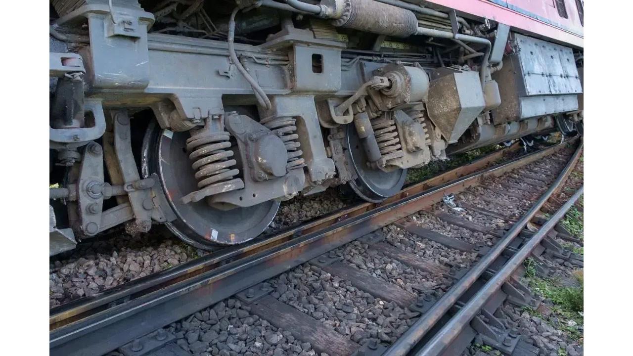 MP: 3 wagons of goods train carrying petroleum products derail in Ratlam